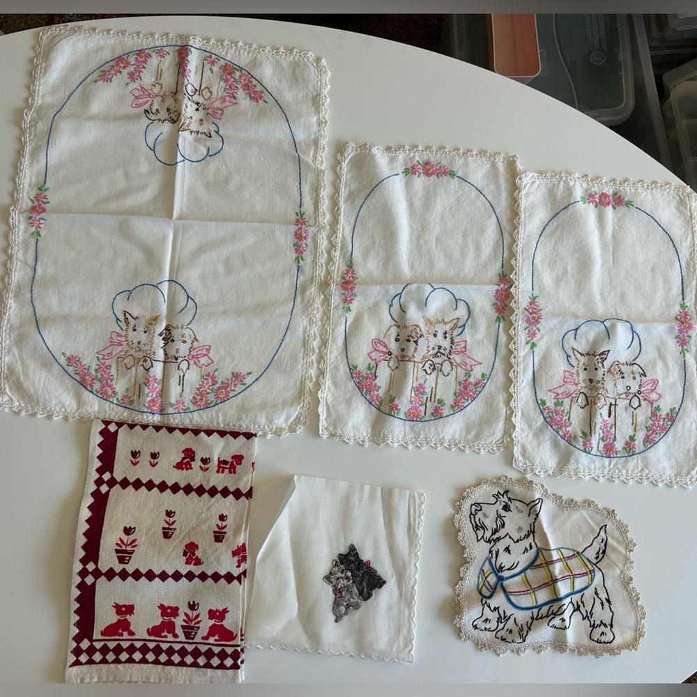 PRISTINE Vintage Scottie Dog Linens Embroidery Hanky Doily